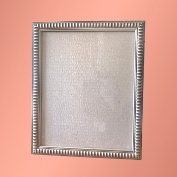 8x10” Ridged Picture Frame - Picture 2 of 3